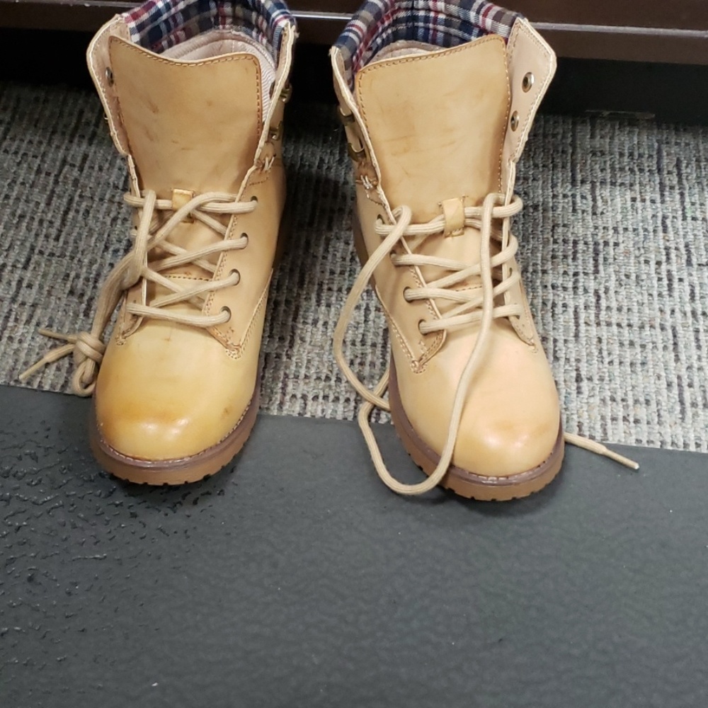 Boots - Picture 4 of 4